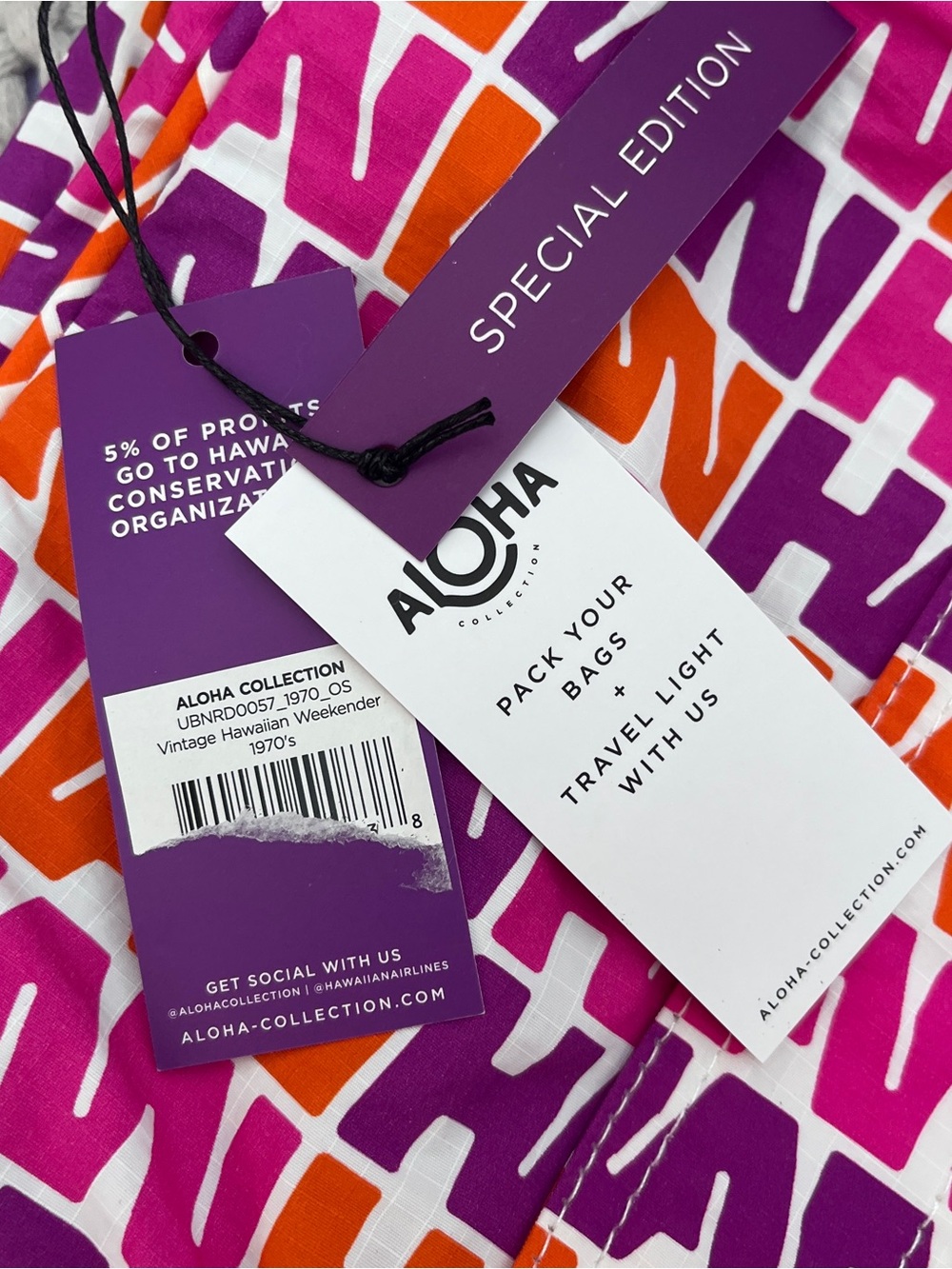 ALOHA Collection• HAWAIIAN AIRLINES KEEP IT LIGHT WEEKENDER In VINTAGE HAWAIIAN - Picture 9 of 9